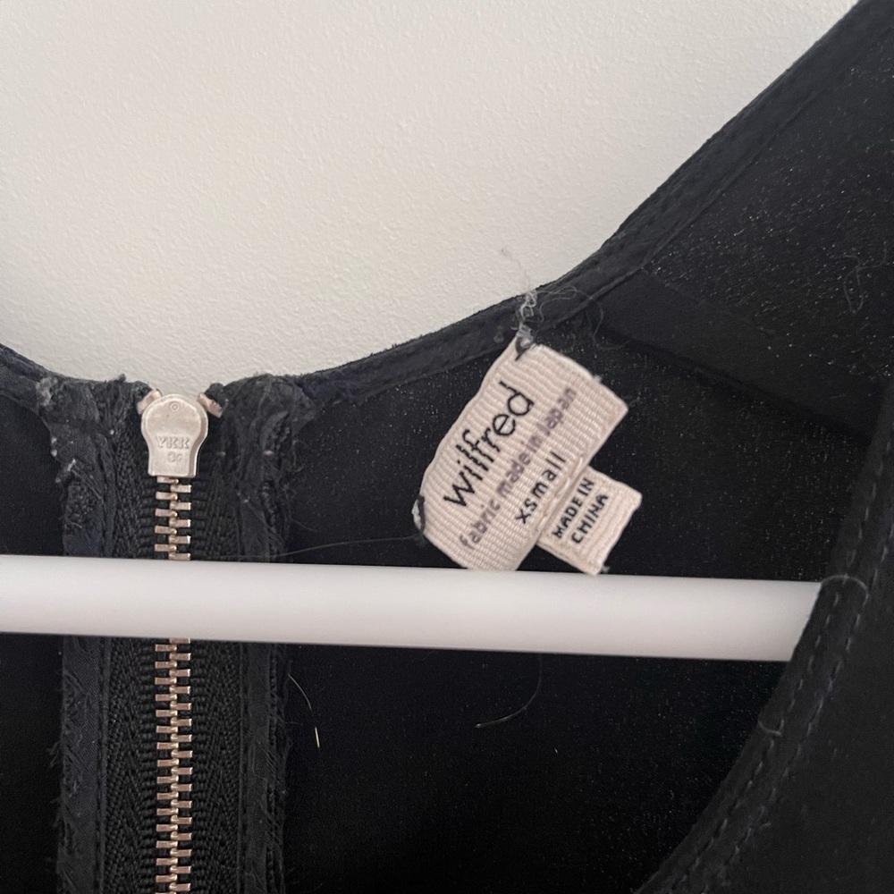 xs wilfred aritzia work tank top blouse with zipper